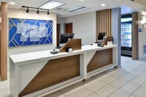 Holiday Inn Express Lewisburg - New Columbia by IHG - Reception