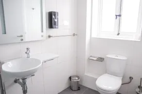 AM Hostel - Bathroom