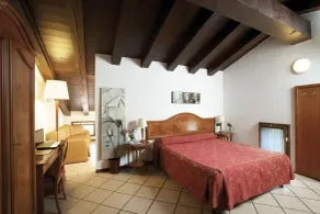 Bes Hotel La Muratella - Zimmer