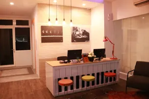 Front One Inn Semarang - Recepción