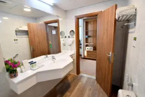 Nejoum Al Emarat - Bathroom