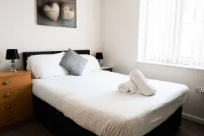 Greenings Apt Warrington - 2 Bed with FREE off road Parking & Wifi - Room