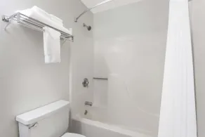 Super 8 by Wyndham Livingston Yellowstone - Salle de bain