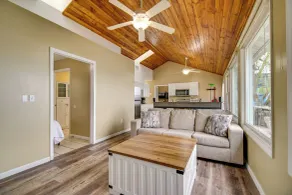 Dock, Deck & Sunsets! Little Bungalow on Lake Mary - Innenbereich