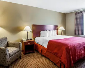 Quality Inn & Suites Davenport near I-80 - Chambre