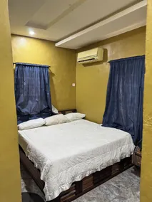Sparcles Hotel and Lounge  - Habitación