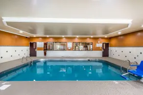 Quality Inn & Suites Evansville North - Pool