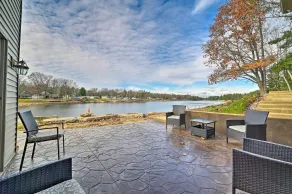 Lakefront Retreat on 18 Acres w/ Hot Tub! - Interiør