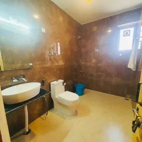 Ekaant Stays - Manali - Bathroom