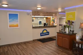 Days Inn by Wyndham Southern Hills/ORU - Reception