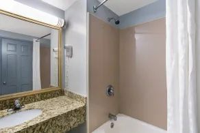 HomeTowne Studios by Red Roof Denver - Lancaster County - Room