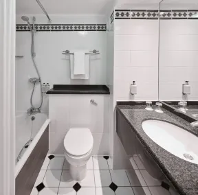 Leonardo Hotel Middlesbrough - Baño