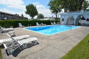 Auberge Le Parasol  - Piscine