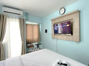 Minimalist Studio Grand Sentraland Karawang Apartment By Travelio - Room
