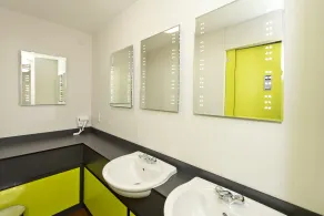 YHA Manorbier - Bathroom
