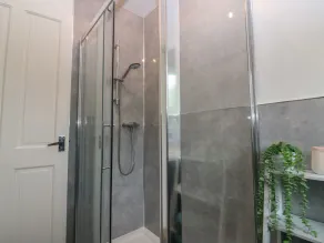 2 Station Road East - Bagno