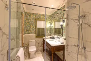 Namah Nainital, a member of Radisson Individuals Retreats - Bathroom