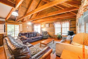 Game Room & Decks: Family Cabin in Springville! - Interiør