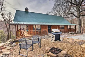 Enchanting Forested Cabin w/ Fire Pit & Grill - Innenbereich