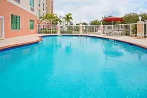 Holiday Inn Express & Suites Pembroke Pines-Sheridan St by IHG - Pool