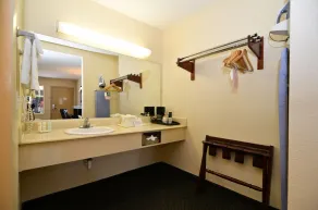 Quality Inn San Diego I-5 Naval Base - Salle de bain