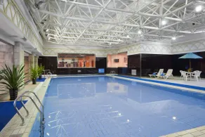 Holiday Inn Beijing Chang An West by IHG - Piscine