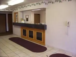 Budget Host Inn & Suites North Branch - Lobby