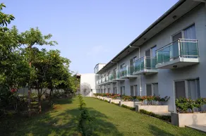 Luganvilla Business Hotel and Restaurant - Vista do quarto