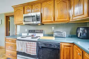 Buskirk Vacation Rental w/ Deck & Putting Green! - Interior