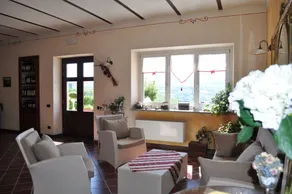Bricco Rosso - Sitzecke in der Lobby