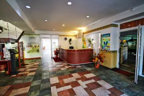 NB Hotel with Free Parking - Recepción