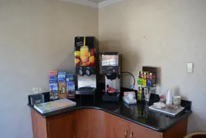 Alpha Inn and Suites - Restaurant