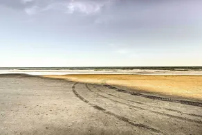 Walk to Coast: North Myrtle Beach Condo w/ Pool! - Intérieur