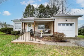 Walk to Edinboro Lake: Cozy Cottage w/ Porch! - Interior
