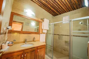 Upper Greek House - Bathroom