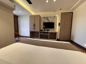 Hotel Mumbai House Vijay Nagar Nr Brilliant Convention Center - Værelse