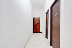Hotel O Mega Inn Guest House - Lobby