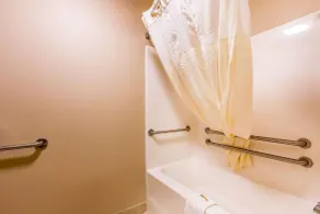 Quality Inn & Suites Chesterfield Village - Badezimmer