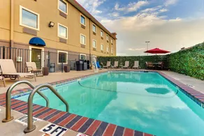 Best Western Plus University Inn & Suites - Piscine