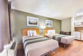 HomeTowne Studios by Red Roof Dallas - North Addison - Tollway - Room