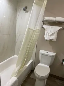 Clarion Pointe Atlanta Airport College Park - Salle de bain