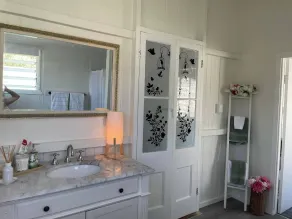 Tranquil 2-Bedroom House Rental in Historic Leyburn - Baño