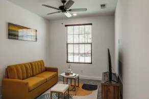1BR Guest House w/ Private Entrance and Laundry - Interni