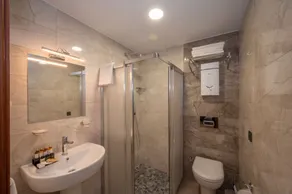 KA Hotel & Suites - Badrum