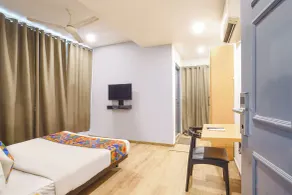Fabhotel Cinco - Room