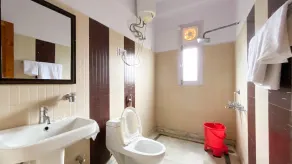 Hotel Kalpa Retreat - Bathroom