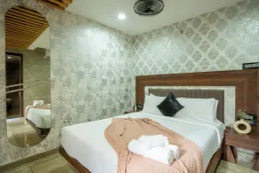 Alaya Stays Imperial Serenia 3-BHK with Common Pool & Garden Near Karla Cavs and Bhushi Dam - Værelse