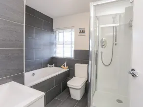 Brynelian - Bathroom