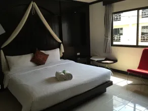 The Bird Cage Patong Guesthouse - Rom