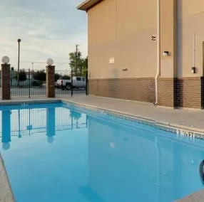Econo Lodge - Pool